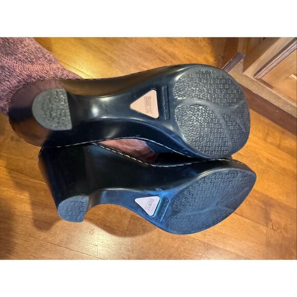 Born Women’s Black Leather Wedge Sandals Size 8 Comfort Slip On Heeled Mule - Picture 4 of 5